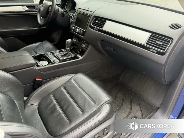 Volkswagen Touareg 2018 Синий из Китая, фото 3