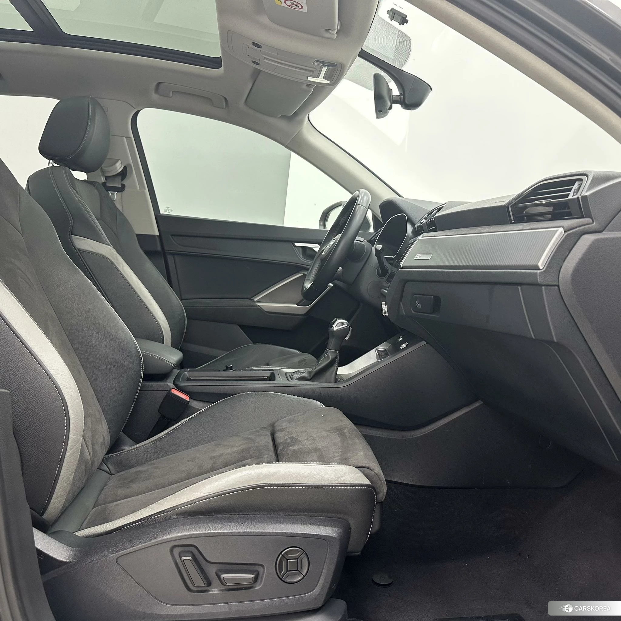 Audi Q3 2022 Темно-серый из Китая, фото 3