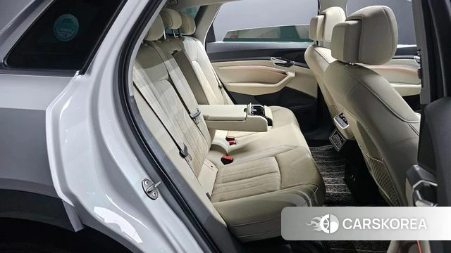 Audi e-Tron 2022 Белый из Кореи, фото 3