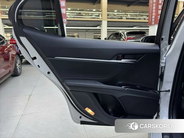 Toyota Camry 2023 Белый из Китая, фото 3