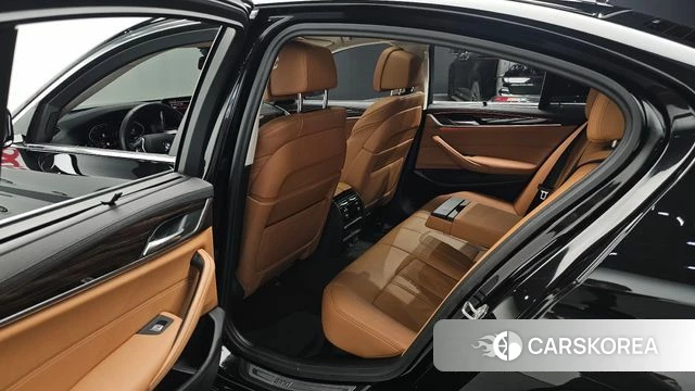 BMW 5 Series (G30) 2023 Черный из Кореи, фото 3