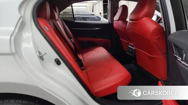 Toyota Camry (XV70) 2024 Белый из Кореи, фото 3