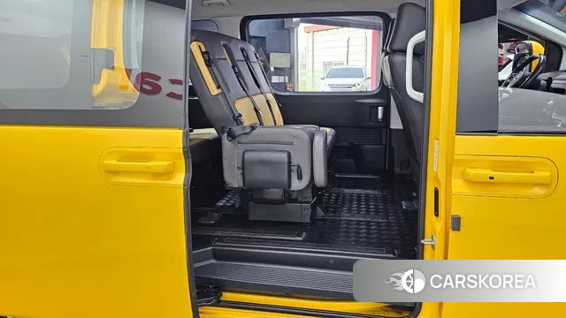 Hyundai Staria 2022 Желтый из Кореи, фото 3