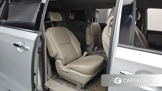 Kia The New Carnival 2018 Серебряный из Кореи, фото 3