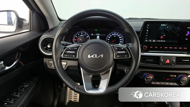 Kia The New K3 2nd generation 2023 Белый из Кореи, фото 3