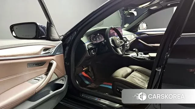 BMW 5 Series (G30) 2021 Черный из Кореи, фото 3