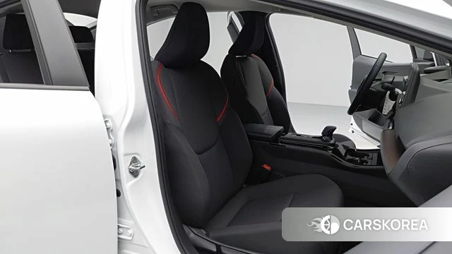 Toyota Prius 5th Generation 2024 Белый из Кореи, фото 3