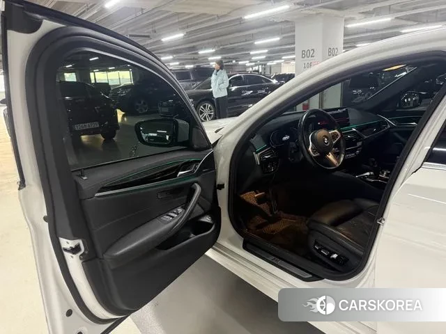 BMW 5 Series (G30) 2022 Белый из Кореи, фото 3