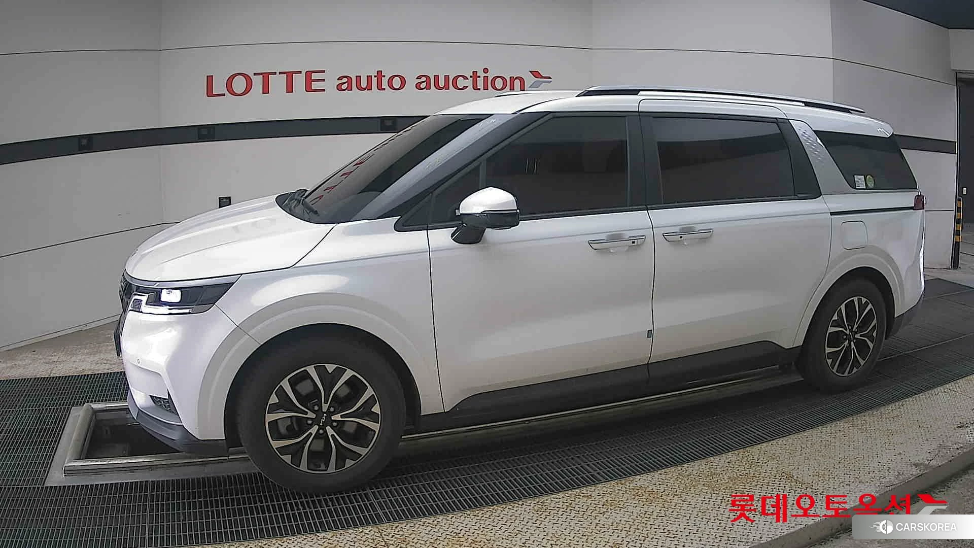Kia Carnival 2023 Snow White Pearl (optional) из Кореи, фото 3