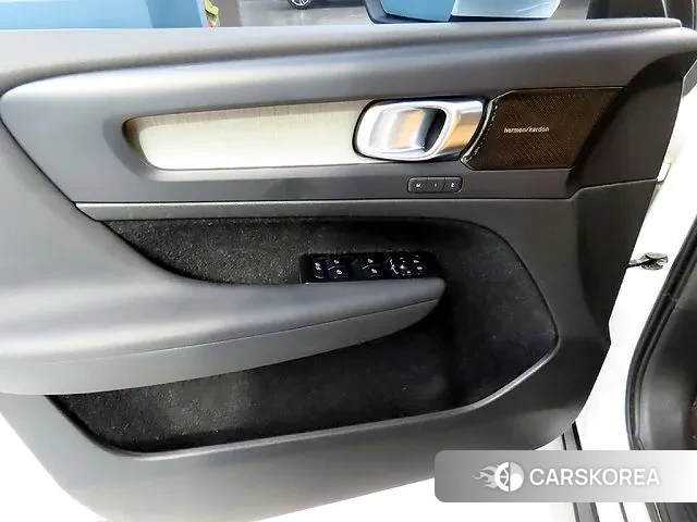 Volvo XC40 2021 Белый из Кореи, фото 3