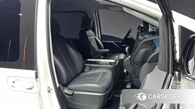 Hyundai Staria 2023 Белый из Кореи, фото 3