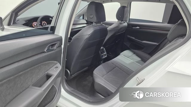 Volkswagen Golf 8th Generation 2025 Белый из Кореи, фото 3