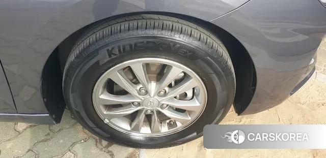 Hyundai The New Avante AD 2019 Серебристо-серый из Кореи, фото 3