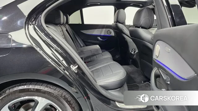 Mercedes-Benz E-Class W213 2021 Черный из Кореи, фото 3