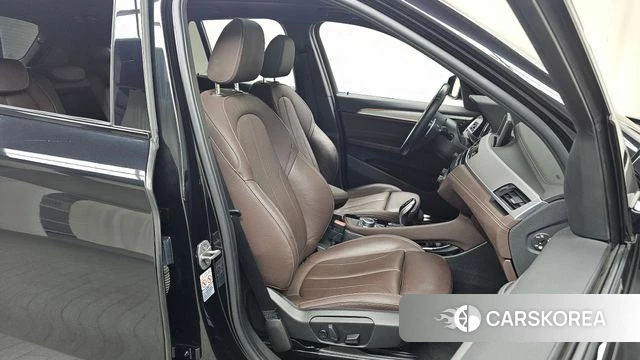 BMW X1 (F48) 2022 Черный из Кореи, фото 3