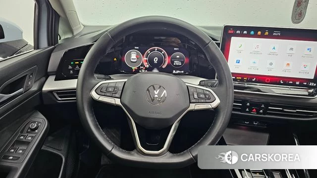 Volkswagen Golf 8th Generation 2025 Светло-серебряный цвет из Кореи, фото 3