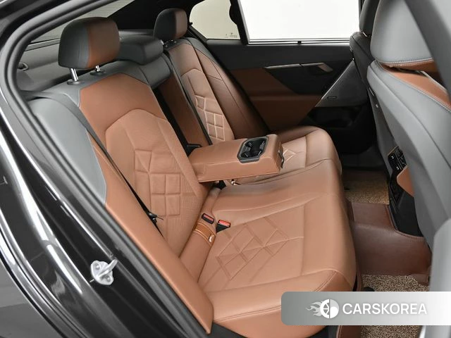 BMW 5 Series (G60) 2023 Серый из Кореи, фото 3