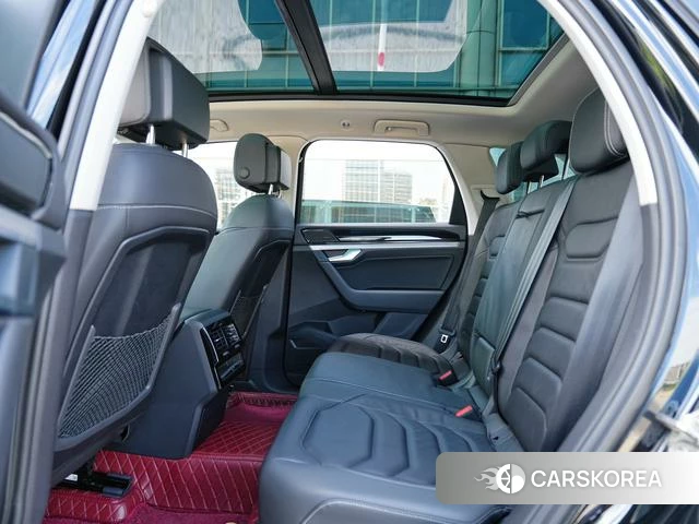 Volkswagen Touareg 2023 Черный из Китая, фото 3