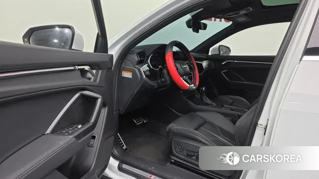 Audi Q3 (F3) 2022 Белый из Кореи, фото 3