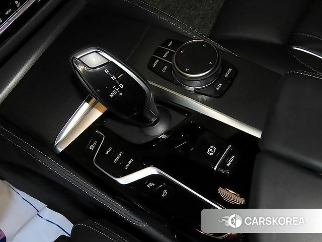 BMW 5 Series (G30) 2023 Черный из Кореи, фото 3