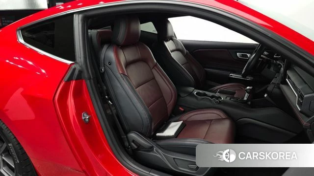 Ford Mustang 7th Generation 2025 Красный из Кореи, фото 3