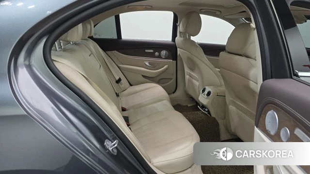 Mercedes-Benz E-Class W213 2018 Серый из Кореи, фото 3