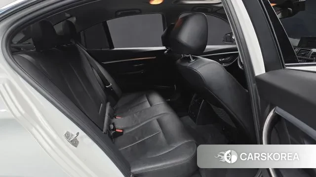 BMW 3 Series (F30) 2018 Белый из Кореи, фото 3