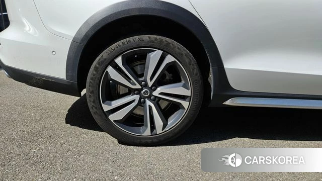 Volvo V60 Cross-Country 2nd Generation 2021 Белый из Кореи, фото 3