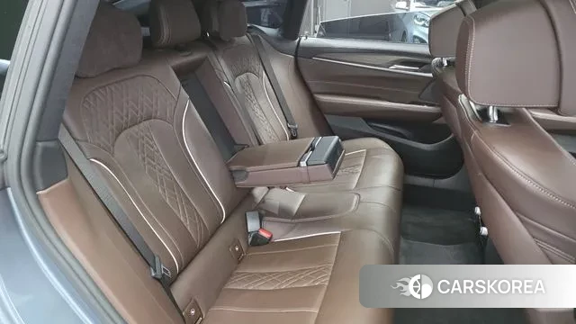 BMW 6 Series GT (G32) 2019 Светло-серебряный цвет из Кореи, фото 3