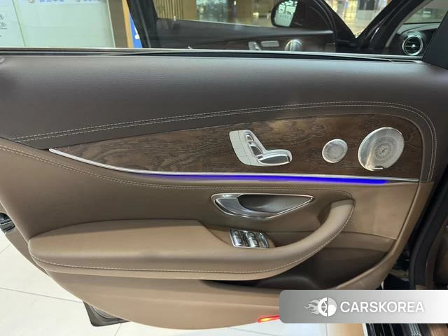 Mercedes-Benz E-class 2022 Черный из Китая, фото 3