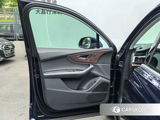 Audi Q7 2021 Синий из Китая, фото 3