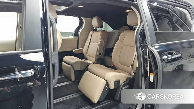Toyota Sienna 4th Generation 2021 Черный из Кореи, фото 3