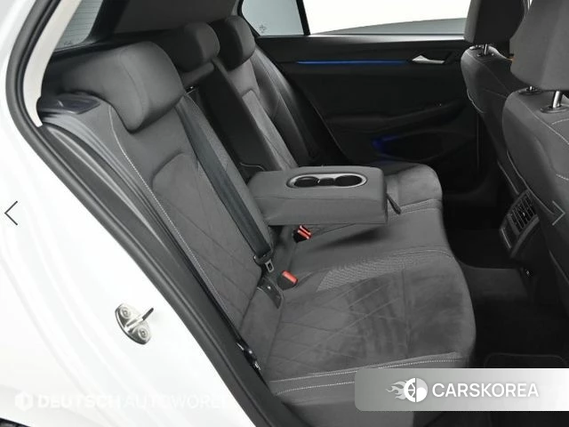 Volkswagen Golf 8th Generation 2024 Белый из Кореи, фото 3