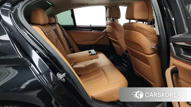 BMW 5 Series (G30) 2023 Черный из Кореи, фото 3