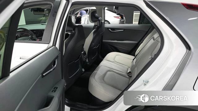 Kia Di Ol Nu Niro 2022 Белый из Кореи, фото 3
