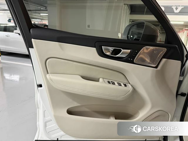 Volvo XC60 second Generation 2025 Белый из Кореи, фото 3