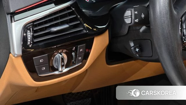 BMW 5 Series (G30) 2019 Белый из Кореи, фото 3