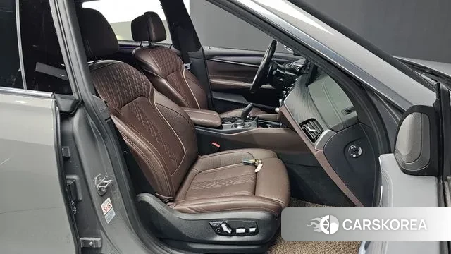 BMW 6 Series GT (G32) 2022 Серебристо-серый из Кореи, фото 3