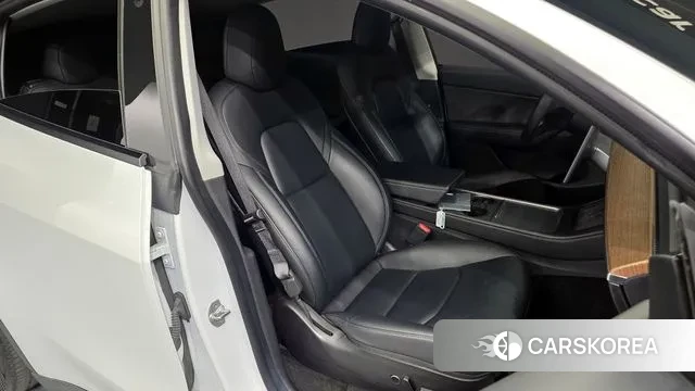 Tesla Model Y 2021 Белый из Кореи, фото 3