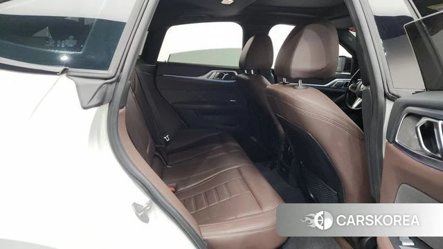 BMW i4 2023 Белый из Кореи, фото 3