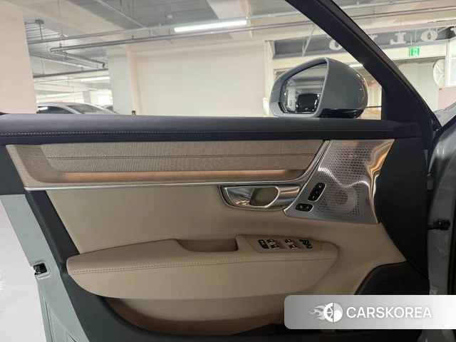 Volvo S90 2026 Серебристо-серый из Кореи, фото 3