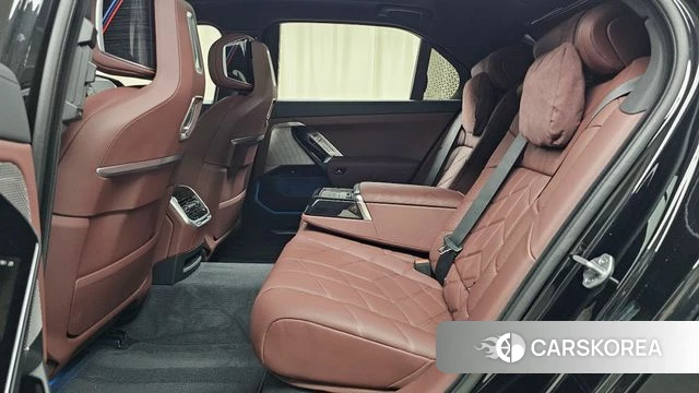 BMW 7 Series (G70) 2025 Черный из Кореи, фото 3