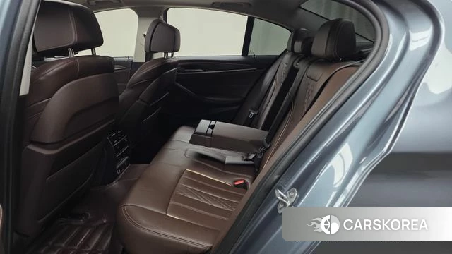 BMW 5 Series (G30) 2019 Серебряный из Кореи, фото 3