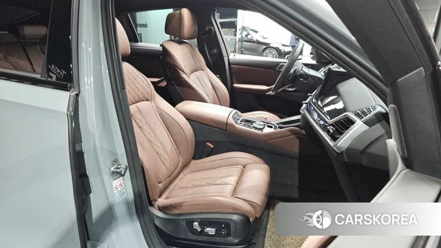 BMW X6 (G06) 2023 Серебристо-серый из Кореи, фото 3
