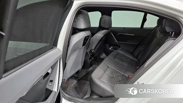 BMW 5 Series (G60) 2025 Белый из Кореи, фото 3