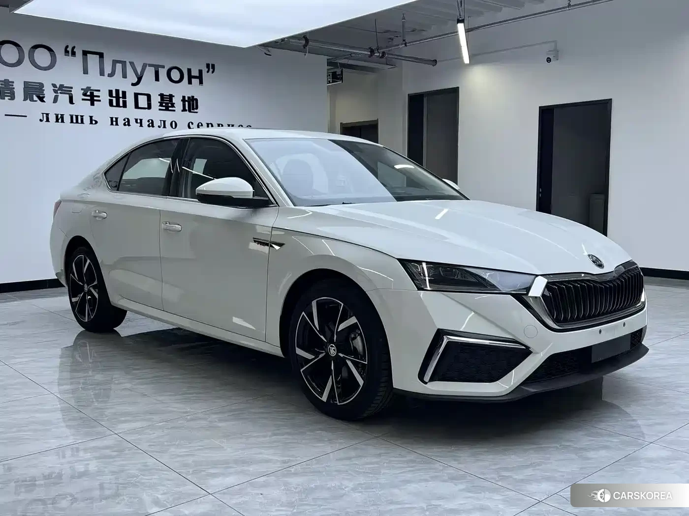 Skoda Octavia 2024 Белый из Китая, фото 3