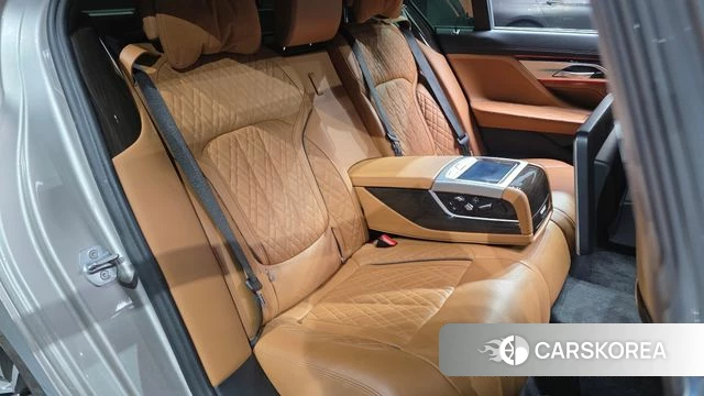 BMW 7 Series (G11) 2021 Песочный из Кореи, фото 3