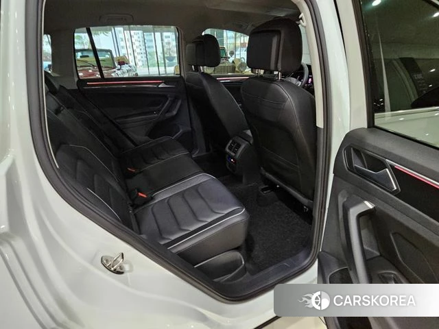 Volkswagen Tiguan second Generation 2023 Белый из Кореи, фото 3