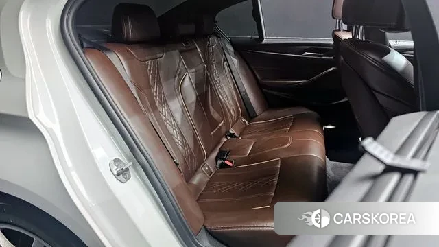 BMW 5 Series (G30) 2018 Белый из Кореи, фото 3