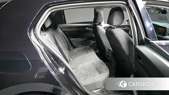 Volkswagen Golf 8th Generation 2022 Черный из Кореи, фото 3